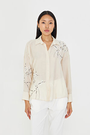 V Yaka Nakışlı Çizgili Gömlek