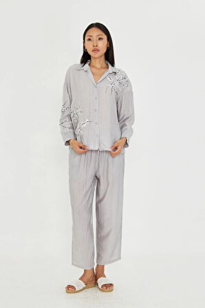 Çiçek Nakışlı Çizgili Gömlek