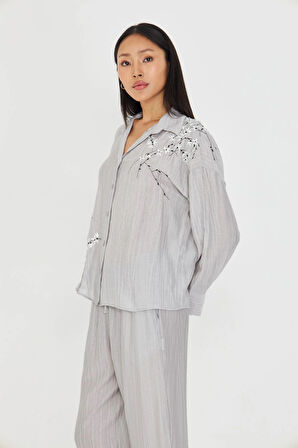 Çiçek Nakışlı Çizgili Gömlek