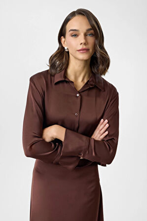 Geniş Manşetli Kısa Saten Gömlek