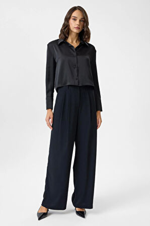 Geniş Manşetli Kısa Saten Gömlek