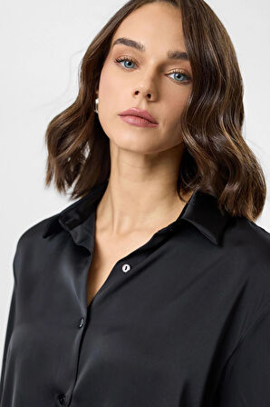 Geniş Manşetli Kısa Saten Gömlek