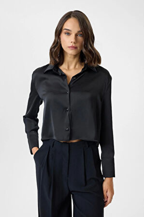 Geniş Manşetli Kısa Saten Gömlek