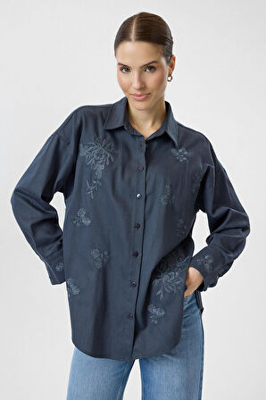 Nakışlı Yırtmaçlı Gabardin Gömlek
