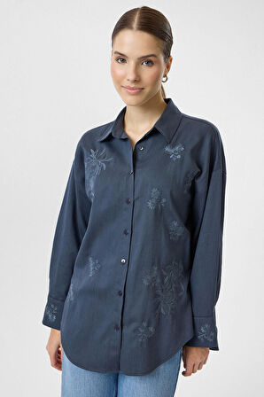 Nakışlı Yırtmaçlı Gabardin Gömlek