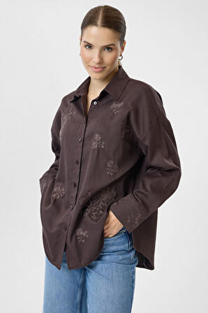 Nakışlı Yırtmaçlı Gabardin Gömlek
