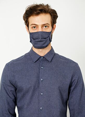 Fabrika Koruyucu Maske İle Gömlek