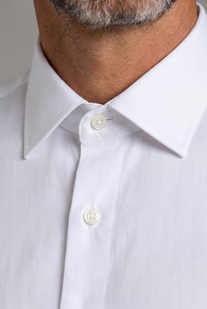 Bisse Beyaz Regular Fit Cepsiz Klasik Uzun Yaka Saten Gömlek GMKLS252188_D01