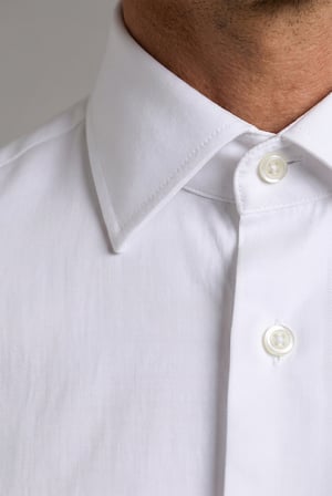 Bisse Beyaz Regular Fit Cepsiz Klasik Uzun Yaka Saten Gömlek GMKLS252186_D01