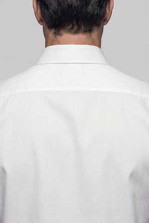 Bisse Beyaz Regular Fit Cepsiz Klasik Uzun İtalyan Yaka Saten Gömlek GMKLS252184_D01