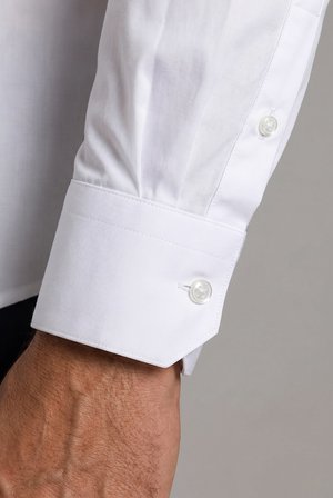 Bisse Beyaz Regular Fit Cepsiz Klasik Uzun Yaka Gömlek GMKLS252180_D01