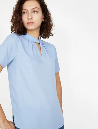 Yaka Detaylı Bluz