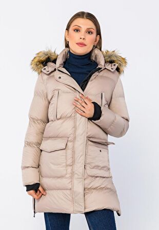 Kadın Regular Fit Astarlı Çok Cepli Kapuşonu Çıkan Rahat Mont