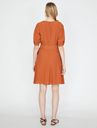 Düğme Detaylı Elbise