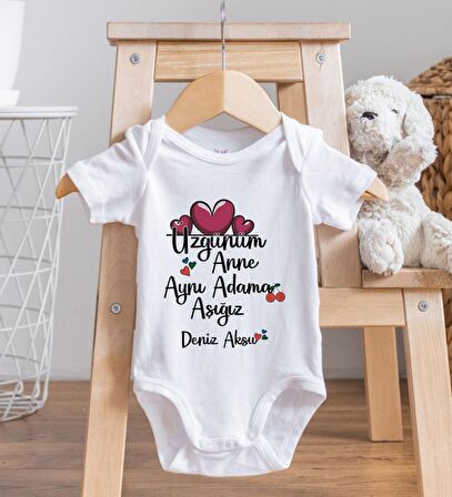 BK Kids İsimli Aynı Adama Aşığız Tasarımlı Bebek Body Zıbın - Model 1