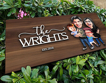 BK Gift Kişiye Özel 4lü Aile Karikatürlü Kabartma Tasarım Antik Ceviz Ahşap Tabela-1, Dekoratif Tabela, Rustik Ev Dekorasyonu