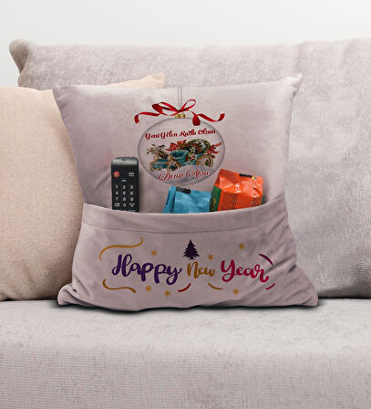 BK Gift Kişiye Özel Yılbaşı Tasarımlı Organizer Kumanda ve Atıştırmalık Cepli Pembe Kırlent Yastık, 