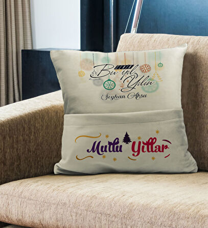 BK Gift Kişiye Özel Yılbaşı Tasarımlı Organizer Kumanda ve Atıştırmalık Cepli Krem Kırlent Yastık, Y