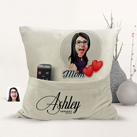 BK Gift Kişiye Özel Anne Karikatür Tasarımlı Organizer Kumanda ve Atıştırmalık Cepli Sarı Kırlent Ya