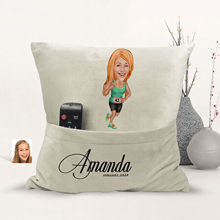 BK Gift Kişiye Özel Koşucu Karikatür Tasarımlı Organizer Kumanda ve Atıştırmalık Cepli Sarı Kırlent 