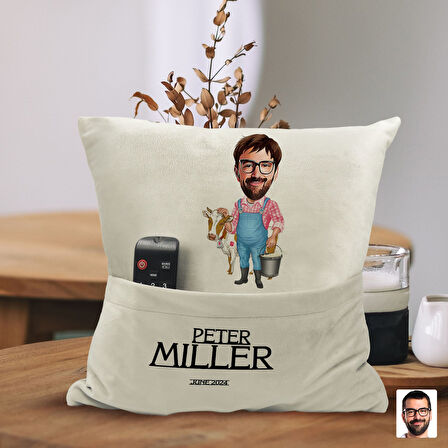 BK Gift Kişiye Özel Çiftçi Karikatür Tasarımlı Organizer Kumanda ve Atıştırmalık Cepli Sarı Kırlent 