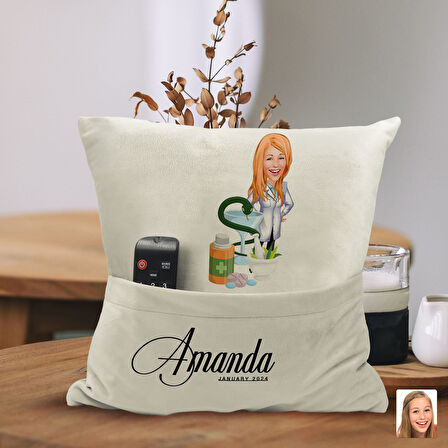 BK Gift Kişiye Özel Eczacı Karikatür Tasarımlı Organizer Kumanda ve Atıştırmalık Cepli Sarı Kırlent 