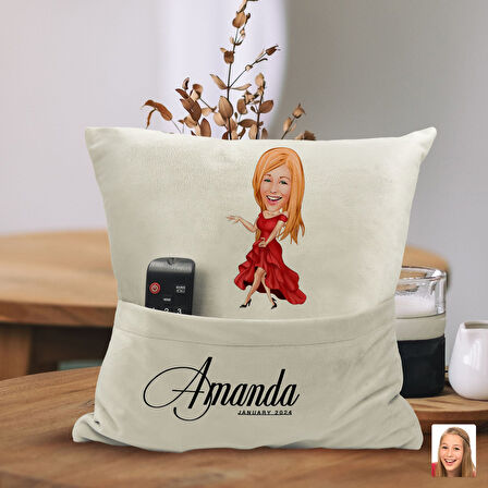 BK Gift Kişiye Özel Manken Karikatür Tasarımlı Organizer Kumanda ve Atıştırmalık Cepli Sarı Kırlent 