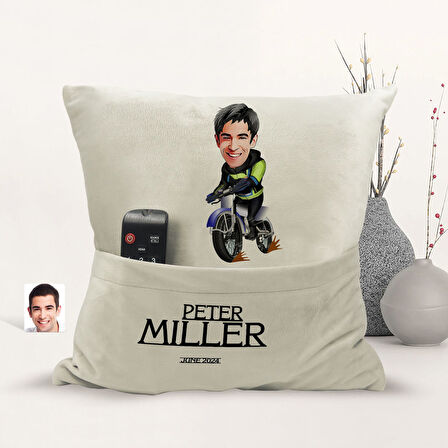 BK Gift Kişiye Özel Motorcu Karikatür Tasarımlı Organizer Kumanda ve Atıştırmalık Cepli Sarı Kırlent