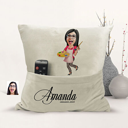 BK Gift Kişiye Özel Ressam Karikatür Tasarımlı Organizer Kumanda ve Atıştırmalık Cepli Sarı Kırlent 