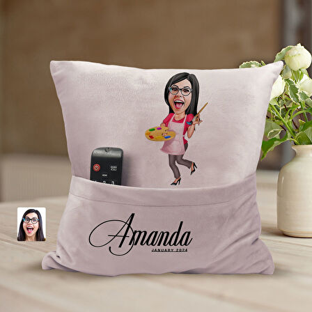 BK Gift Kişiye Özel Ressam Karikatür Tasarımlı Organizer Kumanda ve Atıştırmalık Cepli Pembe Kırlent