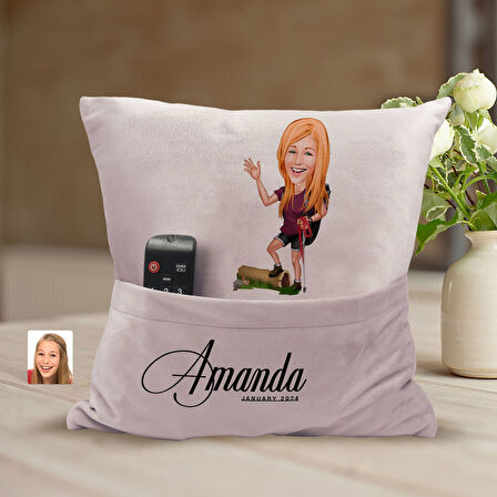 BK Gift Kişiye Özel Gezgin Karikatür Tasarımlı Organizer Kumanda ve Atıştırmalık Cepli Pembe Kırlent