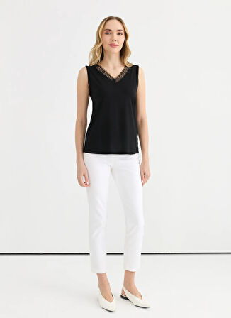 Selen V Yaka Dantel Siyah Kadın Bluz 25YSL8084
