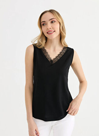 Selen V Yaka Dantel Siyah Kadın Bluz 25YSL8084
