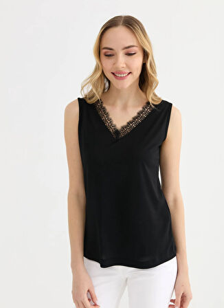 Selen V Yaka Dantel Siyah Kadın Bluz 25YSL8084