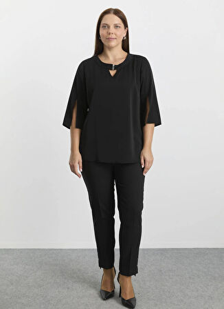 Selen O Yaka Düz Siyah Kadın Bluz 25KSL8204