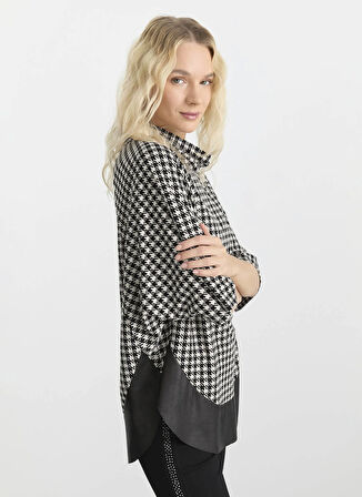 Selen Degaje Yaka Kaz Ayağı Desenli Siyah Kadın Bluz 25KSL8228