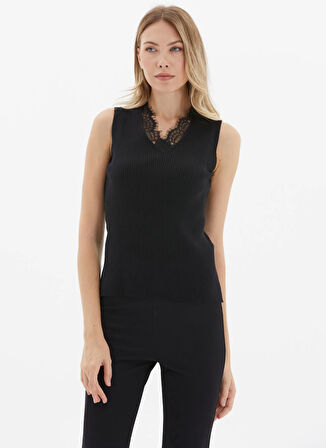 Selen V Yaka Dantel Siyah Kadın Bluz 25KSL8237