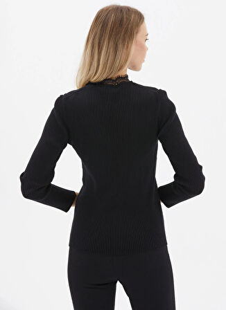 Selen V Yaka Dantel Siyah Kadın Bluz 25KSL8239