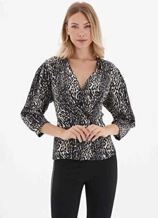 Selen Kruvaze Yaka Leopar Desenli Siyah Kadın Bluz 25KSL8243