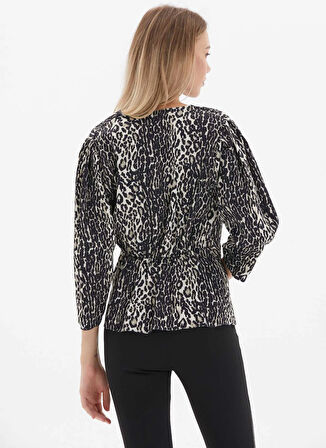 Selen Kruvaze Yaka Leopar Desenli Siyah Kadın Bluz 25KSL8243