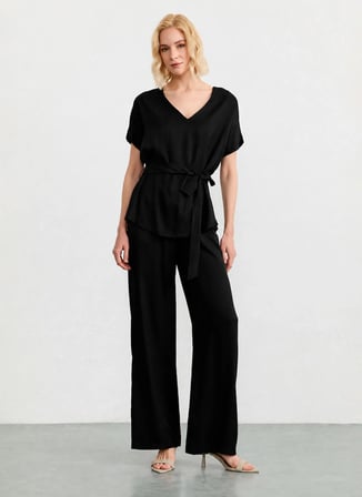 Selen Siyah Kadın V Yaka Bluz 26YSL8438