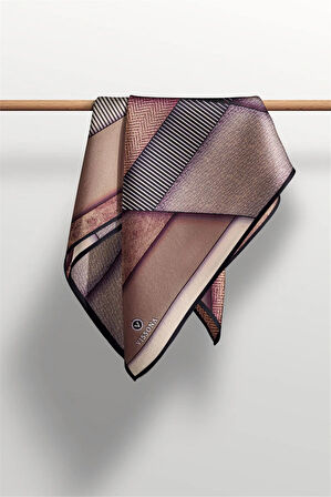 %100 Twill İpek Dokulu ve Geometrik Desenli Bej - Kahverengi Renkli 90x90 Eşarp Dikim Şekli : El Dikişi