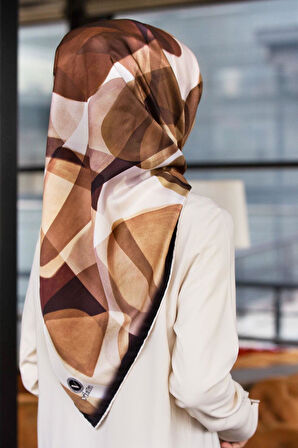 Twill Geometrik Batik Desenli Bej Renkli 90x90 Eşarp (İpek İçermez) Kenar Dikiş Şekli El Dikişli