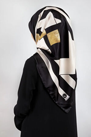 Twill Çizgili ve Gold Desenli Siyah Renkli 90x90 Eşarp (İpek İçermez) Kenar Dikiş Şekli El Dikişli