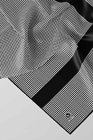 Twill Kazayaklı Şerit Desenli Siyah Renkli 90x90 Eşarp (İpek İçermez) Dikim Şekli : El Dikişi