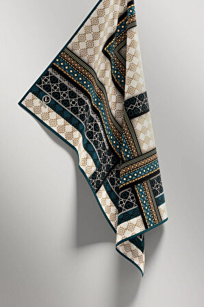 Twill Etnik Desenli Petrol Mavisi Renkli 90x90 Eşarp (İpek İçermez) Kenar Dikiş Şekli El Dikişli