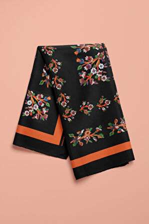 B21 Kadın Siyah Çiçek Desenli 50x50 Bandana DG01579-22