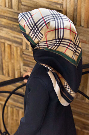 %100 Twill İpek Ekose Desenli Zümrüt Yeşili Renkli 90x90 Eşarp Dikim Şekli : El Dikişi