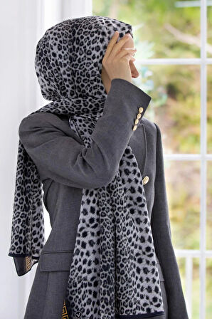 LÜKS MEDİNE BAROK BARDÜRLÜ LEOPAR DESENLİ SİYAH - GRİ RENKLİ 75X195 KIRIŞMAZ ŞAL MOSS KREP DİKİŞ TİPİ İTALYAN DİKİŞLİ