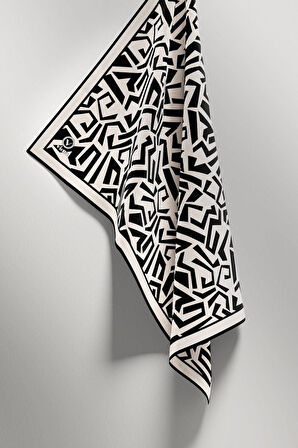 Twill Geometrik Desenli Siyah Renkli 90x90 Eşarp (İpek İçermez) Kenar Dikiş Şekli El Dikişli